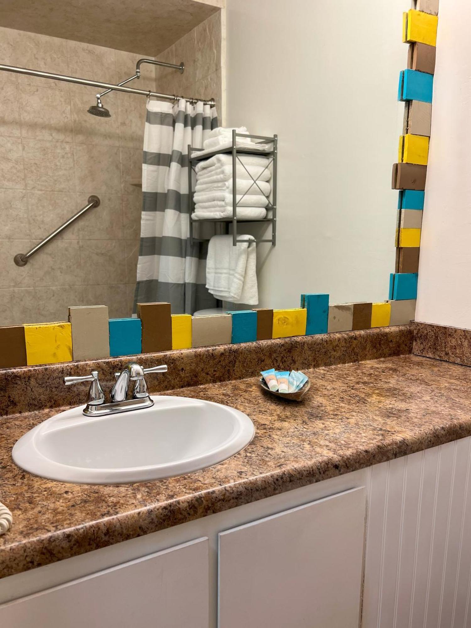 Beachfront Studio - Perfect Location - Free Beach Chairs Panama City Beach Exteriör bild